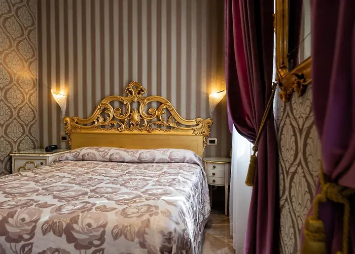 Santa Marina Hotell